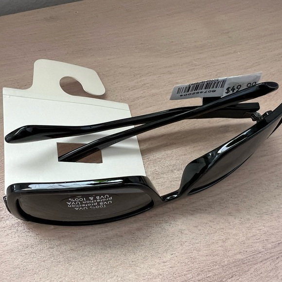 Banana Republic Sunglasses - Picture 3 of 5